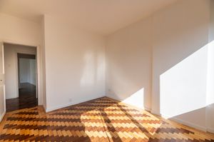 Image 15 - 879988
