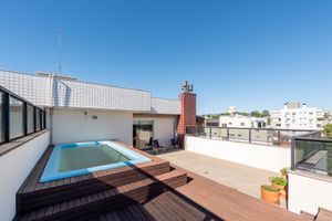 Image 21 - 879993