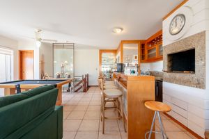 Image 17 - 879993