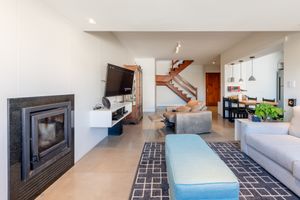 Image 3 - 879993