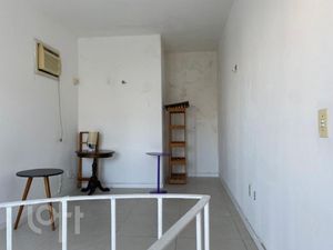 Image 11 - 879994