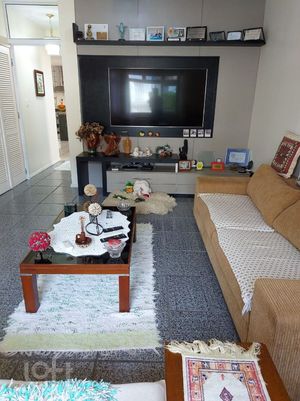 Image 24 - 879995