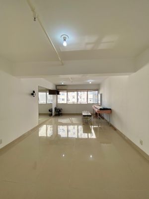 Image 8 - 880036