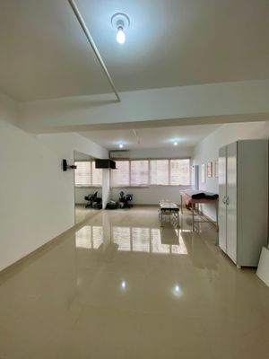 Image 12 - 880036