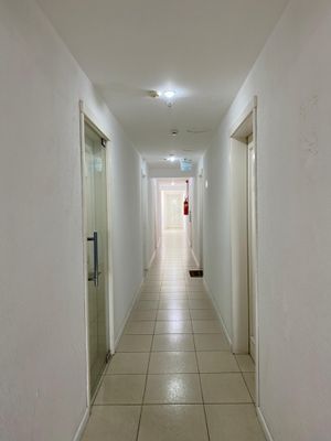 Image 10 - 880036