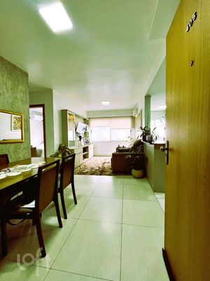 Image 5 - 880038
