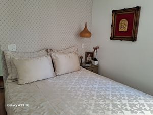 Image 15 - 880045