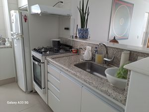 Image 10 - 880045