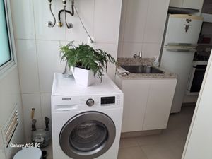Image 12 - 880045