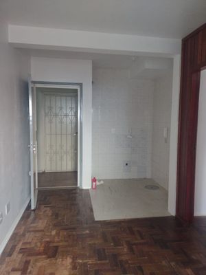 Image 3 - 880046