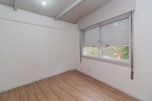 Image 8 - 880050