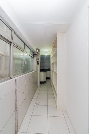 Image 21 - 880050