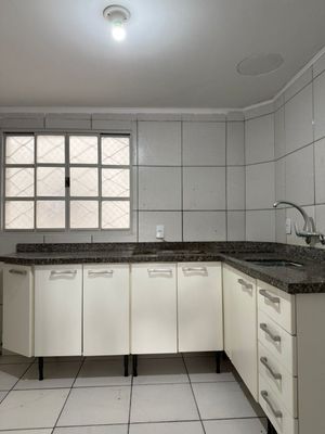 Image 11 - 880050