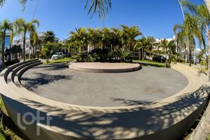 Image 31 - 880051