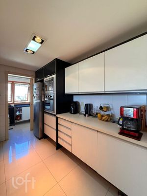 Image 11 - 880055