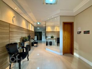 Image 19 - 880055