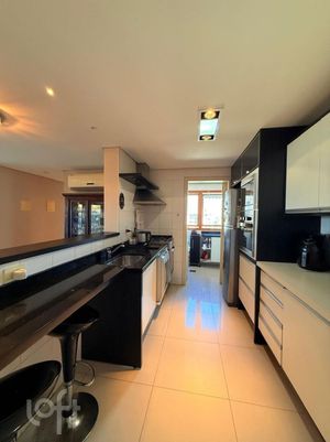 Image 10 - 880055