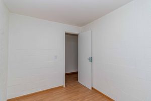 Image 19 - 880087