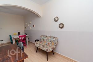 Image 6 - 880090