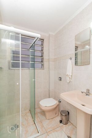 Image 19 - 880090
