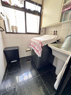 Image 8 - 880093