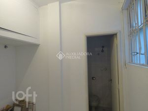 Image 9 - 880100