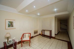 Image 17 - 880103