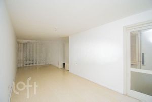 Image 19 - 880103