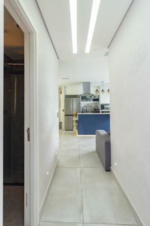 Image 11 - 880110