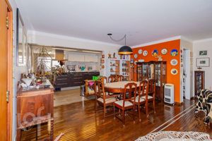 Image 4 - 880111