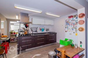 Image 24 - 880111