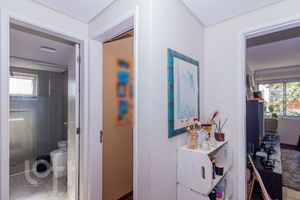 Image 10 - 880111