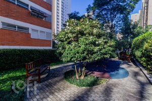 Image 44 - 880111