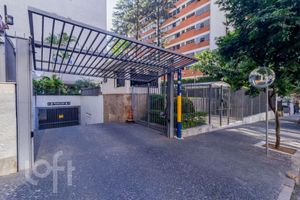 Image 47 - 880111