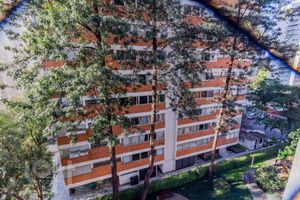 Image 8 - 880111