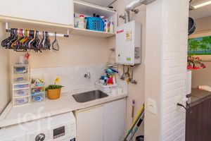 Image 30 - 880111