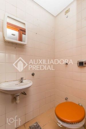 Image 8 - 880115