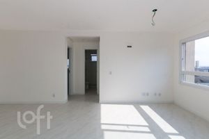 Image 4 - 880137
