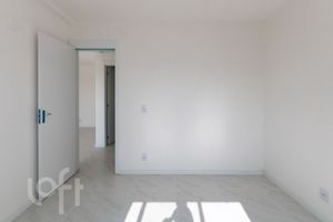 Image 10 - 880137