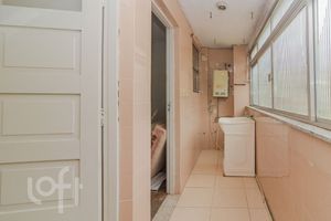 Image 7 - 880138