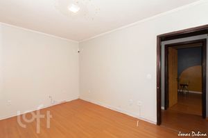 Image 21 - 880141