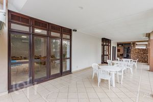 Image 37 - 880141
