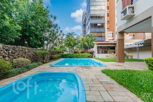 Image 31 - 880141