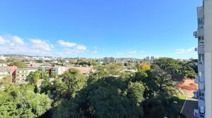 Image 18 - 880144