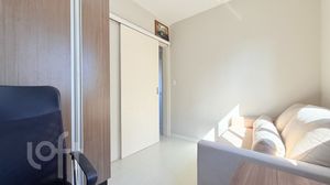 Image 11 - 880144