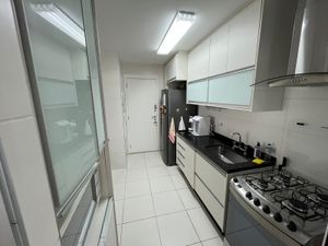 Image 12 - 880145