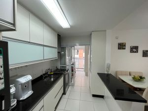 Image 15 - 880145