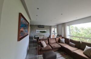 Image 4 - 880149