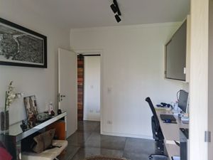 Image 23 - 880149