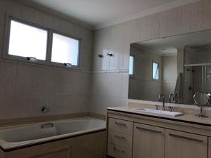 Image 8 - 880152